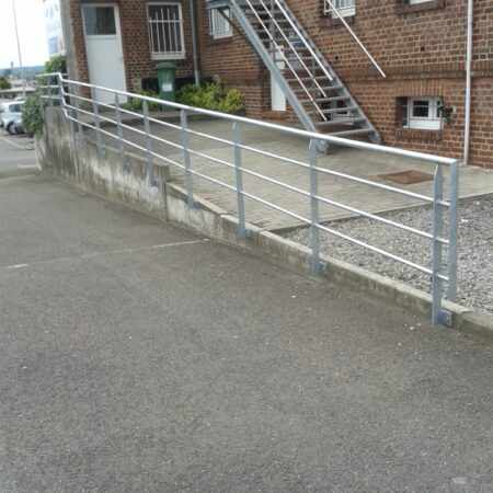 Unterschiedliche Metallprodukte, -arbeiten